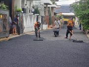 Giat Pelaksanaan Pengaspalan Jalan di RT 002 RW 012 TA 2025, Aspirasi Warga Direalisasikan Melalui Pokir DPRD Kota Bekasi