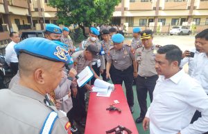 Propam Polres Gowa Periksa Senpi dan Kartu Izin Personel, Pastikan Penggunaan Sesuai Prosedur