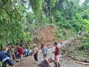 Semangat Gotong Royong Warga, Jalan Rusak di Dusun Jenejenek Desa Tassese Diperbaiki Secara Swadaya