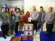 Kapolres Brebes Sambangi Kediaman Ibu Kusmiah, Janda Penjaga Parkir yang Gagalkan Aksi Pencurian Rp3,6 Miliar