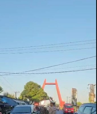 Perdana Bertugas, Kasat Lantas Polresta Gowa Turun Langsung Layani Pengguna Jalan di Jembatan Kembar