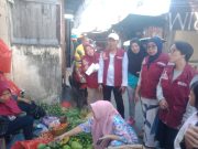 Penertiban Saluran Drainase: Atas Perintah Lurah Tabaringan, Ketua RW 004 Bersama Para Ketua RT Serahkan Surat Peringatan kepada Warga yang Bangun di Atas Jalur Air di Kawasan Pasar Cidu