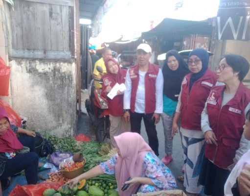 Penertiban Saluran Drainase: Atas Perintah Lurah Tabaringan, Ketua RW 004 Bersama Para Ketua RT Serahkan Surat Peringatan kepada Warga yang Bangun di Atas Jalur Air di Kawasan Pasar Cidu