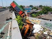 Kecelakaan Beruntun Libatkan Dua Truk dan Tiga Motor di Flyover Kretek Brebes, Lima Orang Luka-Luka