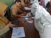 Ribuan Warga Bojongbata Berdesakan mengantri Beras Bantuan, Warga Miskin Justru Gigit Jari